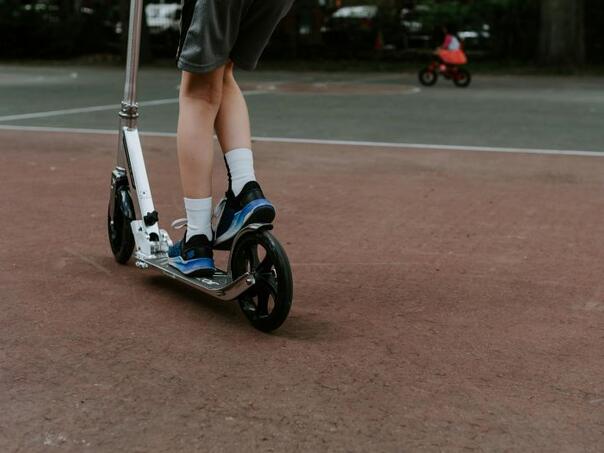 Zagreb: Muškarac pao sa trotineta i poginuo