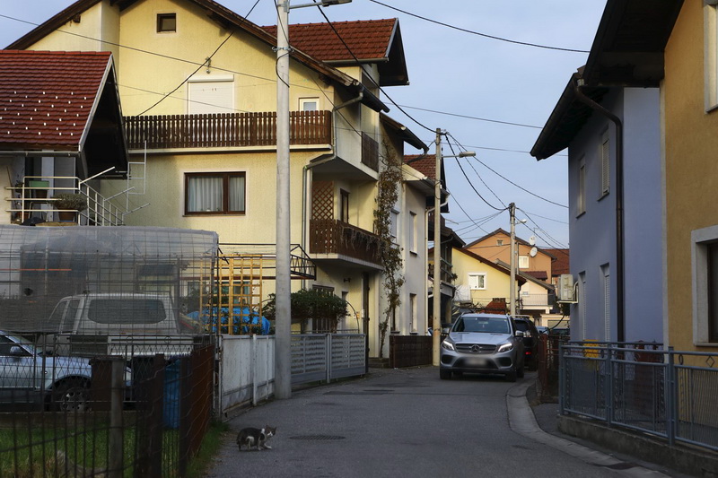 Zagreb: Muškarac sjekirom napao ženu i dijete, jednogodišnja djevojčica preminula