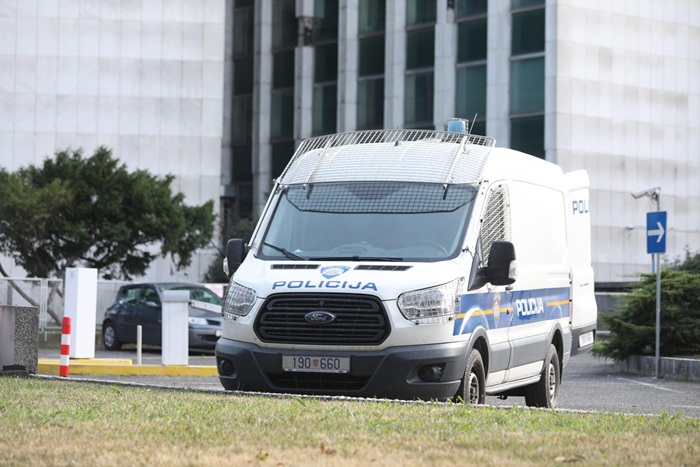 Zagreb: Pobjegao iz policijskog kombija sa lisicama na rukama