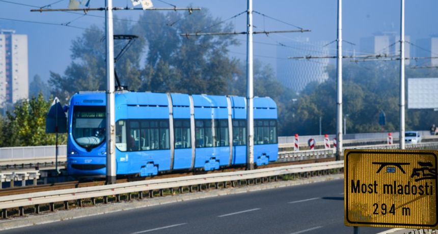 Zagreb: U tramvaju pronađen mrtav muškarac