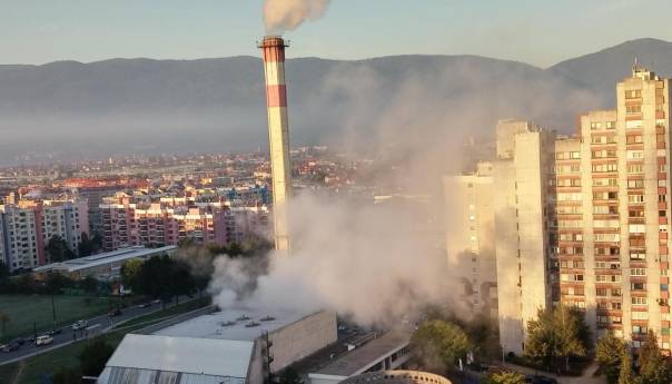 Zagrijavanje se vrši putem alternativnih goriva, krovne kotlovnice rade na gas