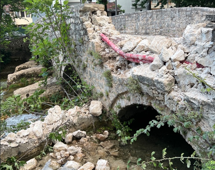 Nepažnja ili nevrijeme: Zahtijevaju se hitne mjere povodom rušenja Inat ćuprije u Stocu