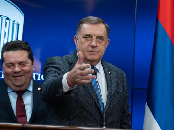 Zahtjev na doradi: Sutra raspisivanje međunarodne potjernice za Dodikom?