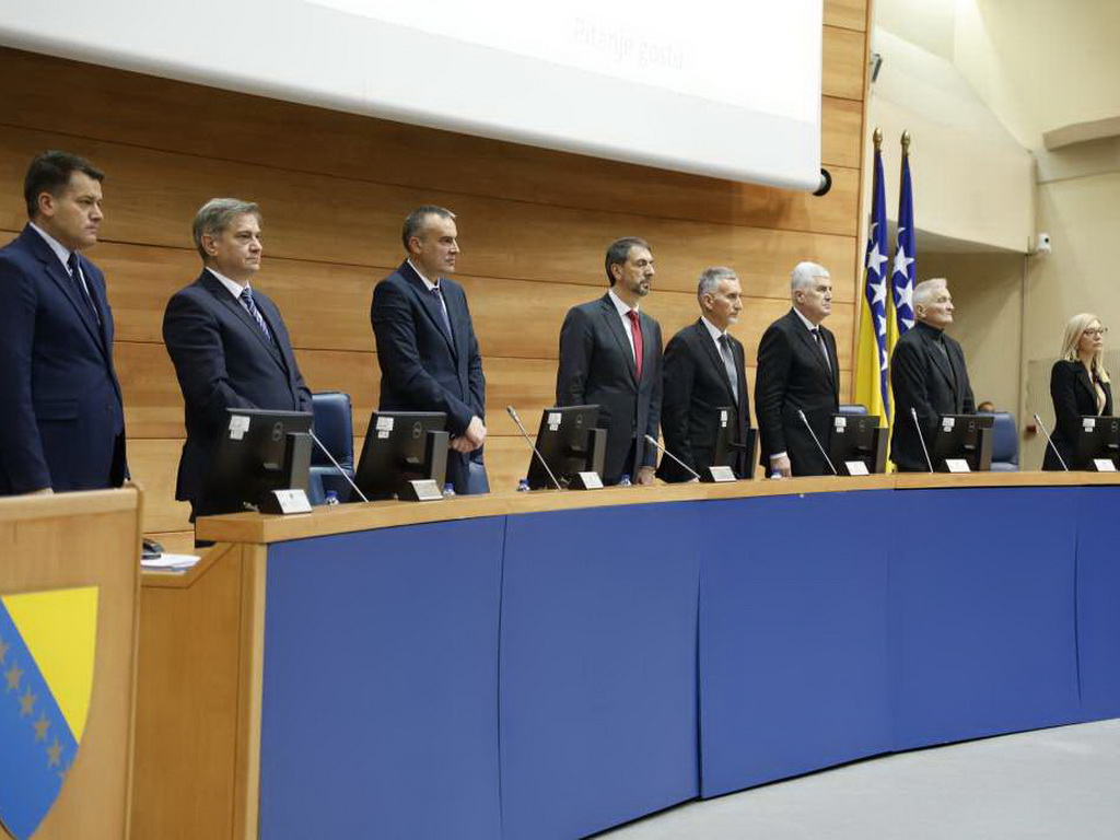 Zajednička sjednica oba doma Parlamenta BiH: Poslanici o ministru sigurnosti, porezima, granicama
