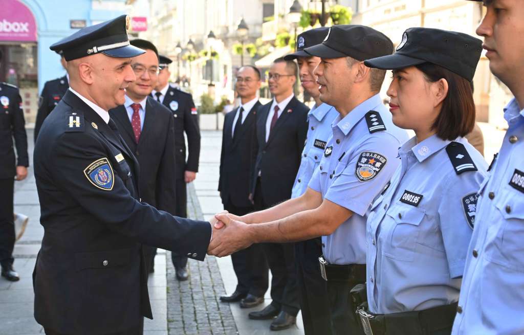 Zajedničke ophodnje kineske i srbijanske policije po gradovima u Srbiji