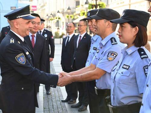 Zajedničke ophodnje kineske i srbijanske policije po gradovima u Srbiji