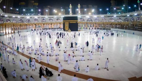 Zajednički namaz klanjan u kompleksu Kabe nakon sedam mjeseci