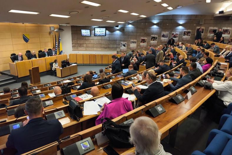 Zakon o vještacima povučen sa sjednice Parlamenta FBiH