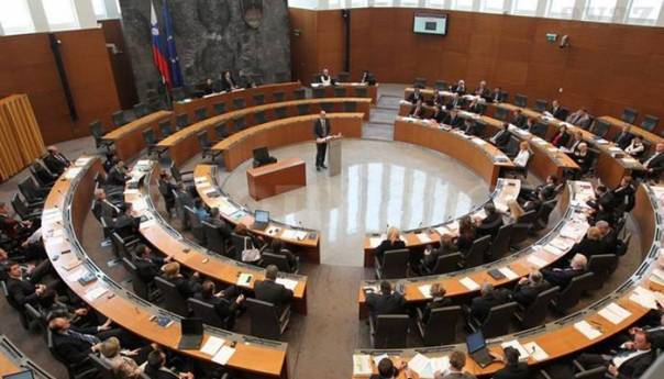Zakon o zabrani rada trgovina nedjeljom u Sloveniji prošao prvo čitanje