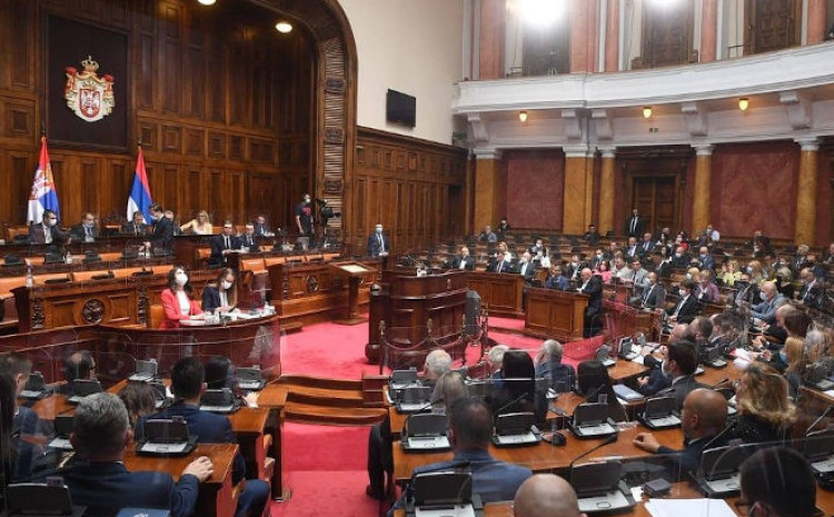 Zakon o zaštiti ćirilice usvojen i u Skupštini Srbije