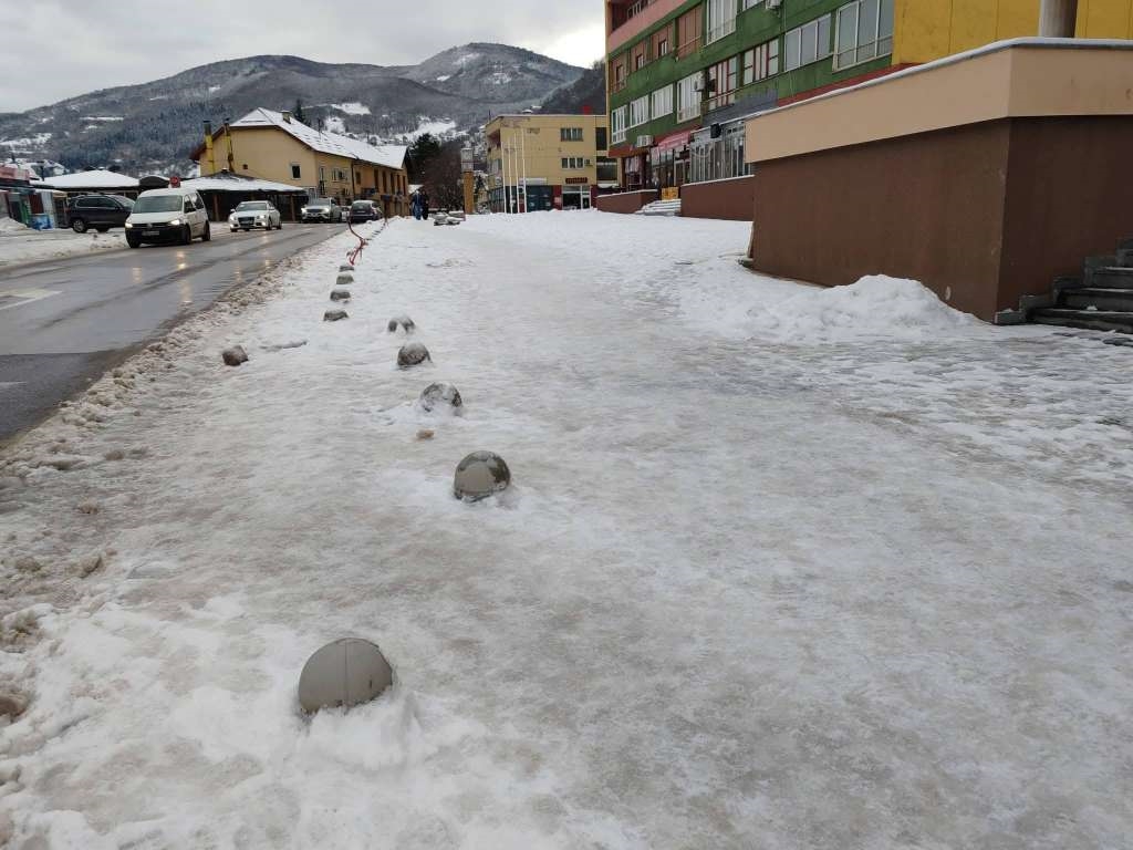 Zaleđene površine u Goraždu stvaraju probleme