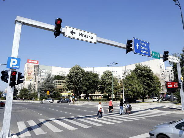 Zamijenjen semaforski portal na glavnoj saobraćajnici na Dolac Malti