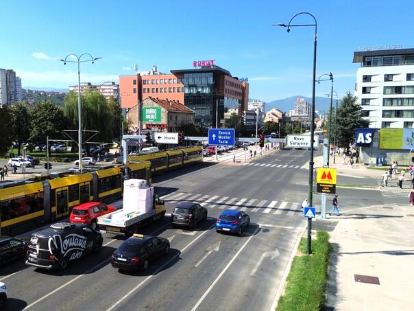 Zamijenjeni svi semaforski portali na glavnoj saobraćajnici u Sarajevu