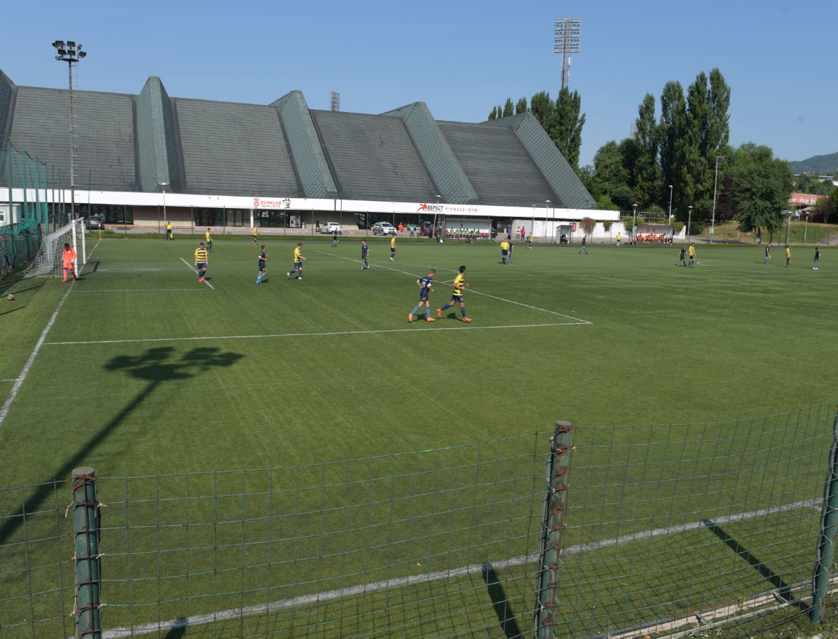 Zamjena umjetne trave na pomoćnom stadionu na Koševu