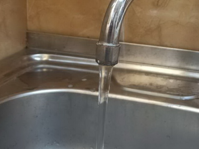 Zamućena voda u Kantonu 10, Bihaću, Širokom, Grudama i Ljubuškom, preporučuje se prokuhavanje