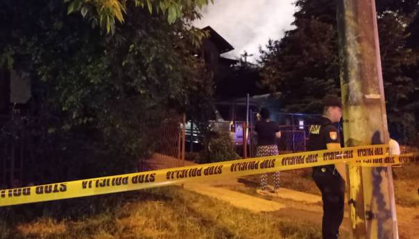 Zapalila se kuća u sarajevskom naselju Švrakino Selo, vatrogasci na terenu