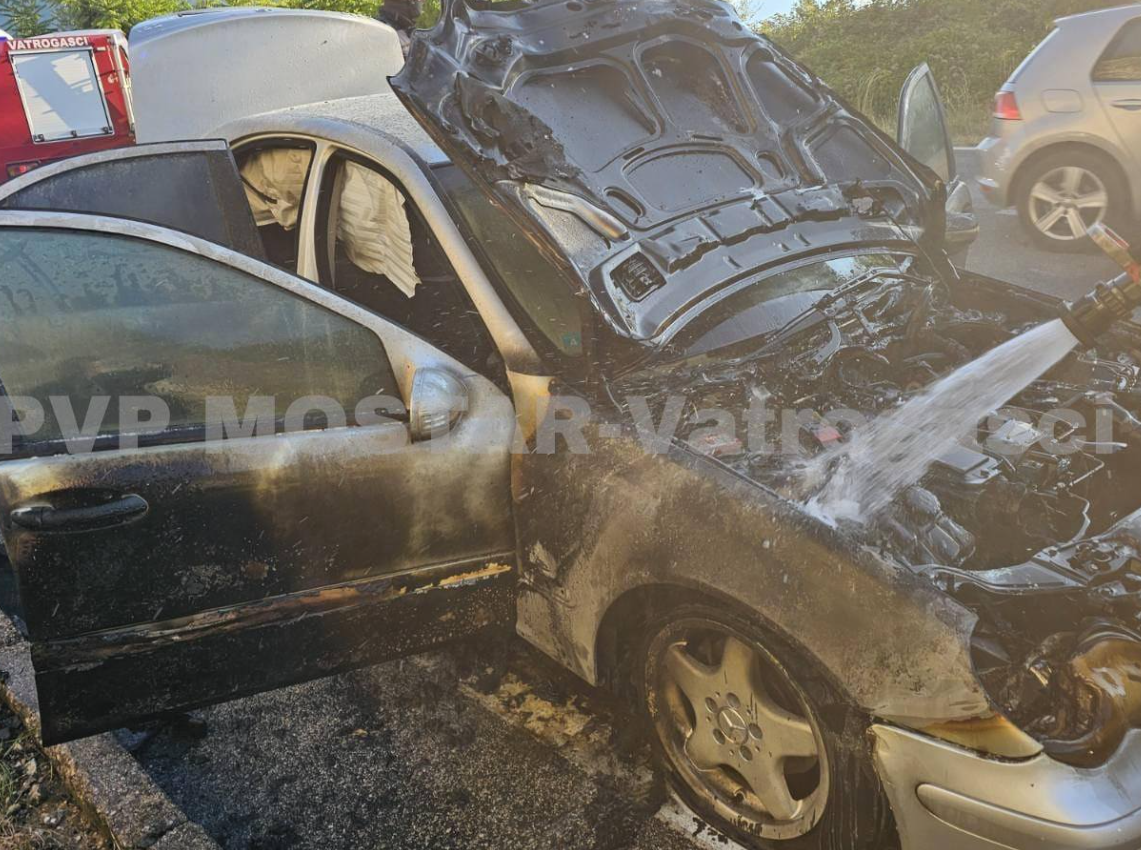 Zapalio se automobil na cesti Mostar - Široki Brijeg