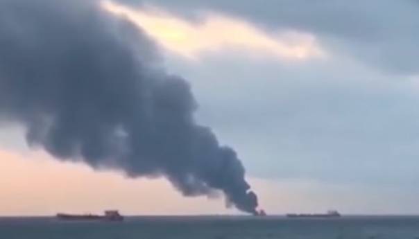 Zapalio se i potonuo najveći iranski mornarički brod