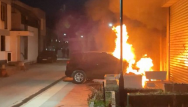 Zapalio se terenac u Sarajevu