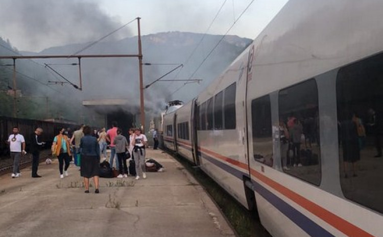 Zapalio se voz u Konjicu, putnici evakuisani