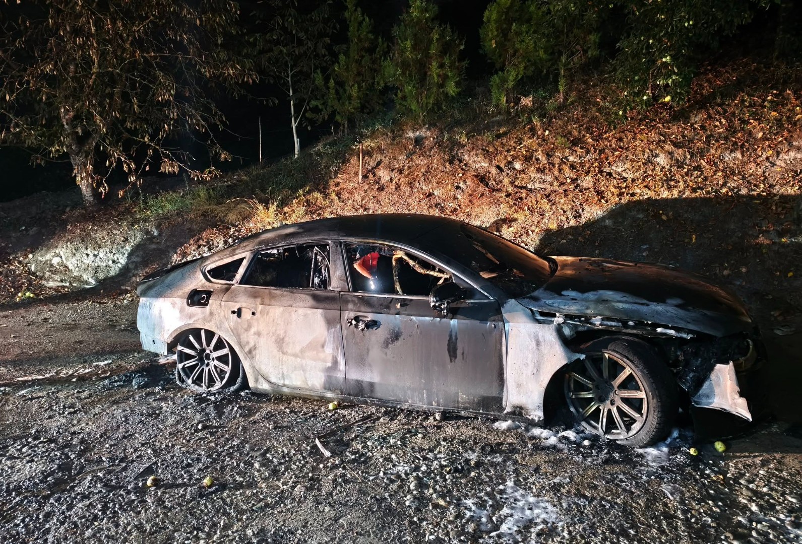 Zapaljen automobil poslanika u Skupštini BPK Goražde, vatra zahvatila porodičnu kuću