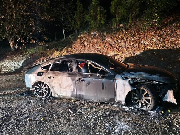 Zapaljen automobil poslanika u Skupštini BPK Goražde, vatra zahvatila porodičnu kuću