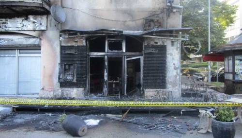 Zapaljen kafić u Mostaru, vatra se proširila i na druge objekte