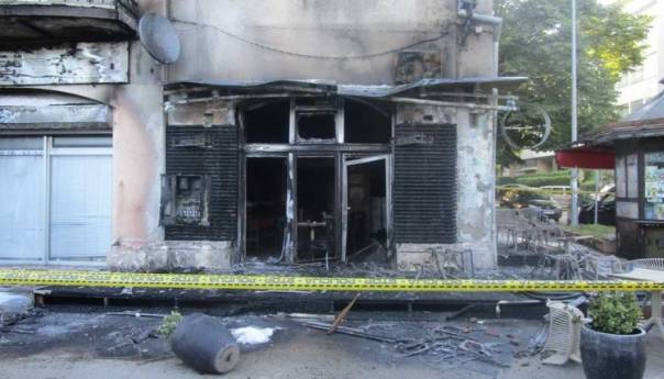 Zapaljen kafić u Mostaru, vatra se proširila i na druge objekte