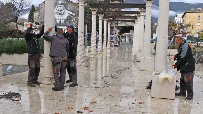 Započelo blagdansko kićenje Mostara 