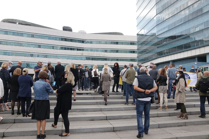 Zaposleni u institucijama BiH protestvuju zbog plate
