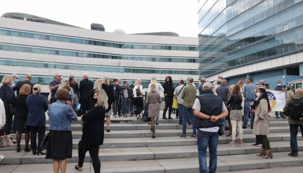 Zaposleni u institucijama BiH protestvuju zbog plate