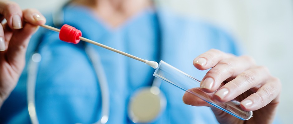 Zaraženi imaju slabiju kliničku sliku