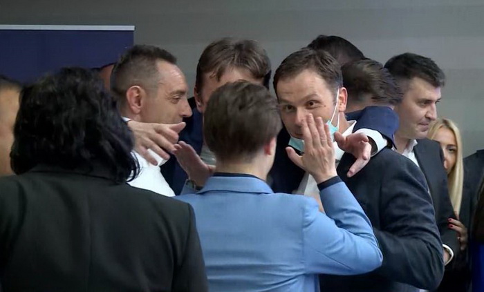 Zaraženi srpski funkcioneri slavili izbornu pobjedu SNS