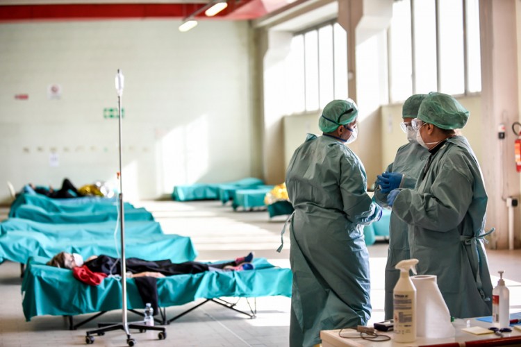 Zaraženo 15.527.876 osoba u svijetu