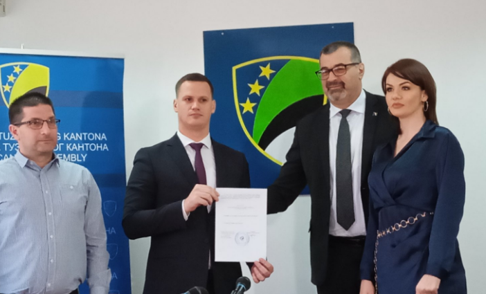 Žarko Vujović uručio mandat Irfanu Halilagiću za sastav Vlade TK