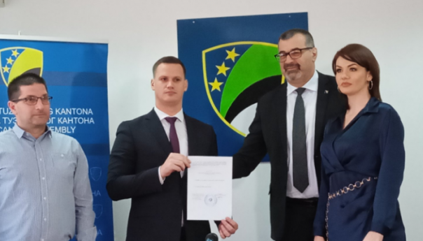 Žarko Vujović uručio mandat Irfanu Halilagiću za sastav Vlade TK