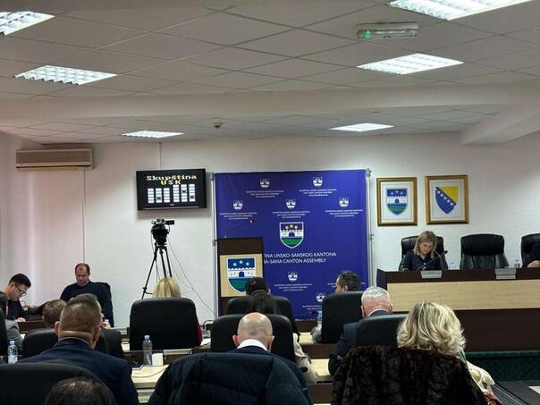 Skupština USK: Podnesena inicijativa za ukidanje odluke o povećanju plaća dužnosnicima