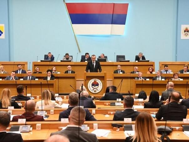 Zastava, grb i himna Srbije od danas u zvaničnoj upotrebi u RS