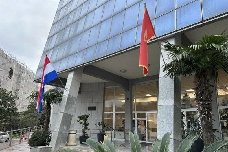 Zastava Hrvatske osvanula na zgradi opštine u Crnoj Gori