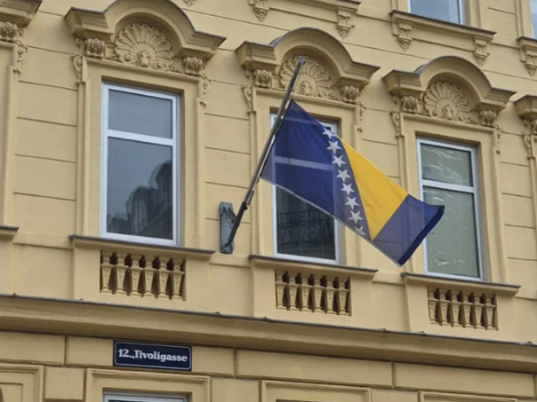 Zastava na Ambasadi BiH na pola koplja nakon ubistava u Grazu