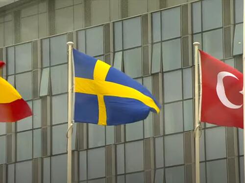 Zastava Švedske se zavijorila u NATO-u, upućena poruka Putinu