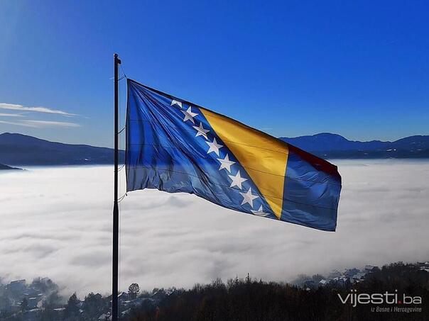 Zastave ponosno na prozore: BiH nikad ne otpisujte!