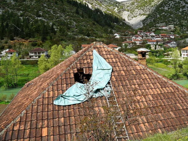 Zaštita od mogućih klizišta i odrona koji ugrožavaju naselja na istočnim padinama Stoca