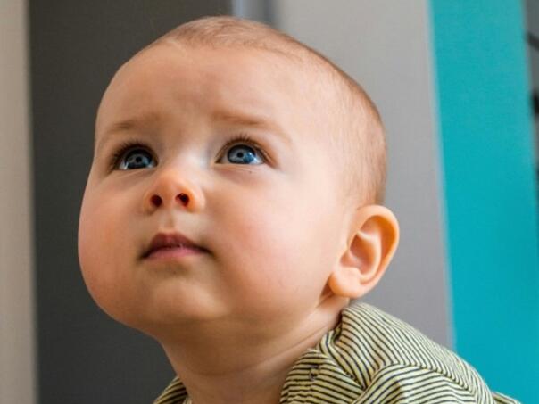 Zašto bebe biraju baš te tačke u sobi? Odgovor će vas iznenaditi!