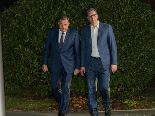 Zašto je Vučić ljut: Propao planirani susret Macrona i Dodika!