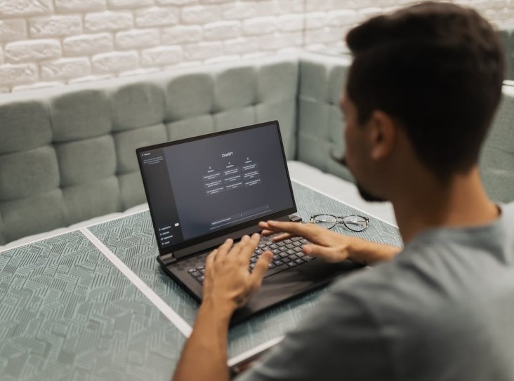 Zašto jedni napreduju uz AI, a drugi ostaju po strani