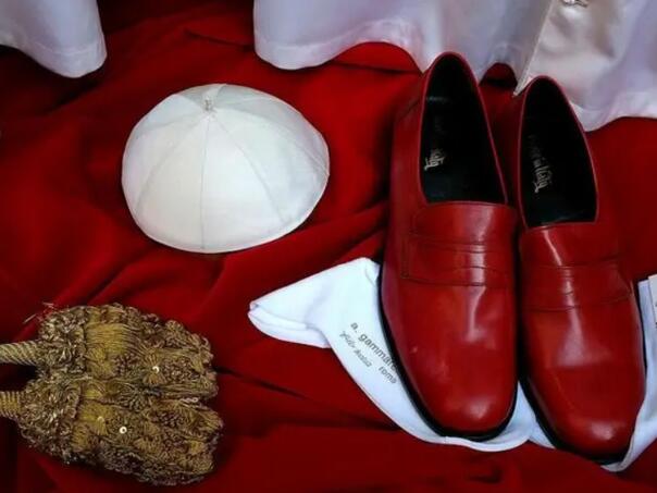 Zašto pape nose crvene cipele i druga pitanja koje vas je sramota da pitate