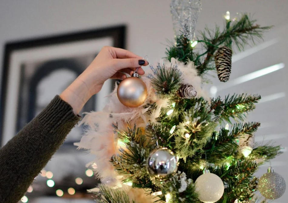 Zašto se za Božić i Novu godinu ukrašava jelka i kako je sve počelo...