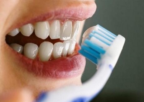 Zašto voda djeluje hladnije kada operete zube?