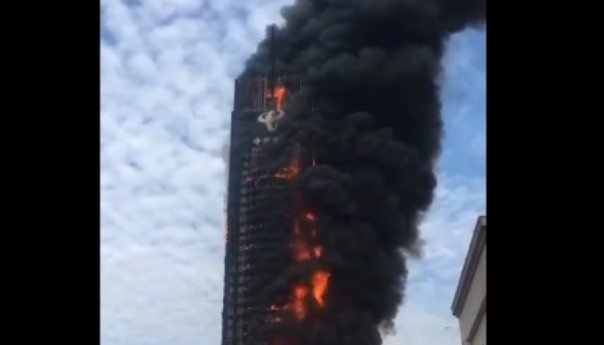 Zastrašujući snimci iz Kine: Vatra progutala neboder